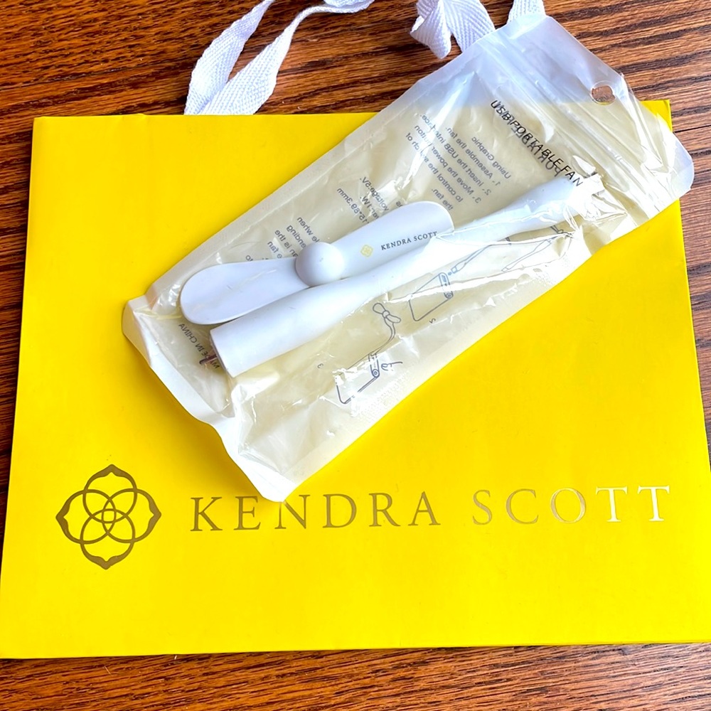 NWT Kendra Scott Swag Item Portable USB Bendable Fan